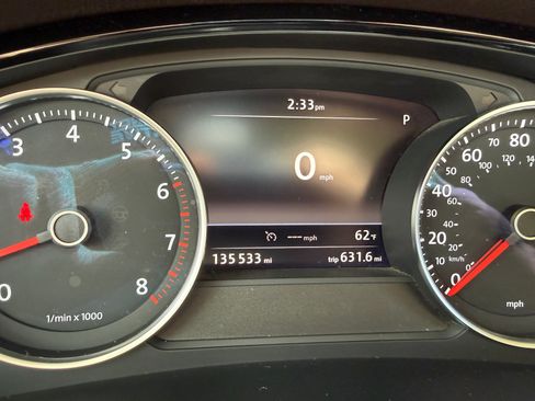 Used 2014 Volkswagen Touareg Sport image 14