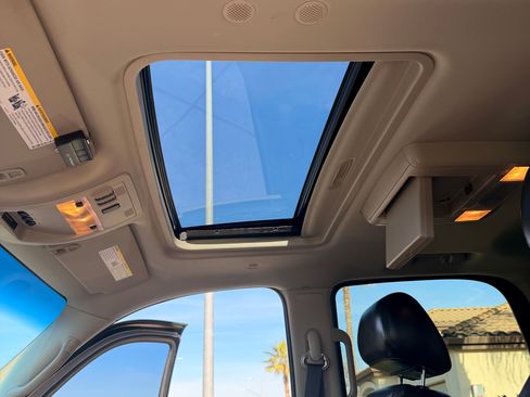 Used 2011 Cadillac Escalade Premium image 12