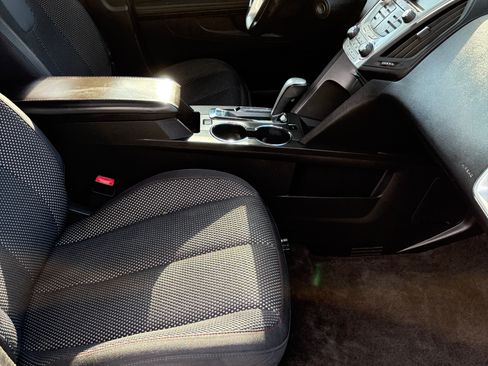 Used 2011 Chevrolet Equinox LT w/ Driver Convenience Package FWD image 12