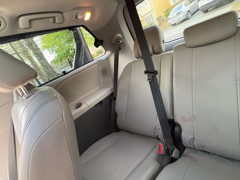 Used 2016 Toyota Sienna Limited Premium image 25