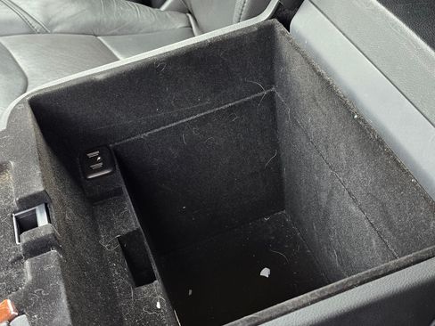 Used 2016 Cadillac Escalade Luxury image 11