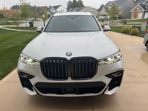 Used 2022 BMW X7 xDrive40i w/ M Sport Package image 23