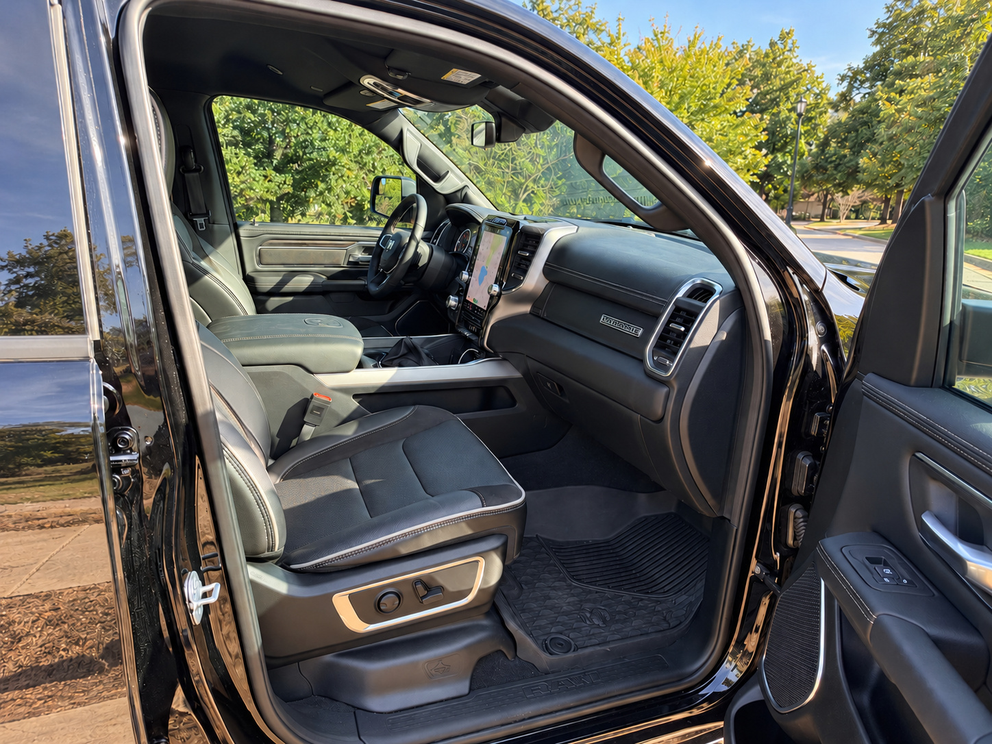 Used 2026 RAM 1500 Laramie AWD/4WD image 9