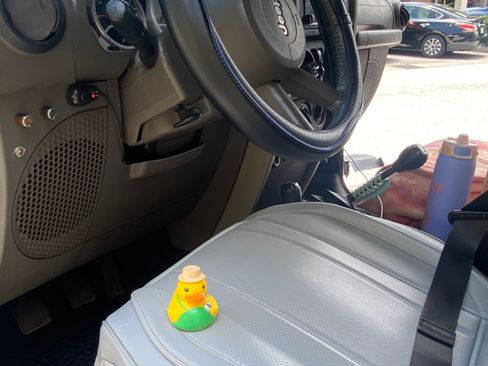 Used 2007 Jeep Wrangler Unlimited Sahara w/ Dual Top Group image 7