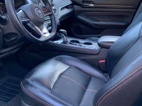 Used 2020 Nissan Altima 2.5 SR w/ Premium Package image 8