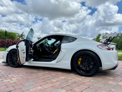 Used 2016 Porsche Cayman GT4 RWD image 11