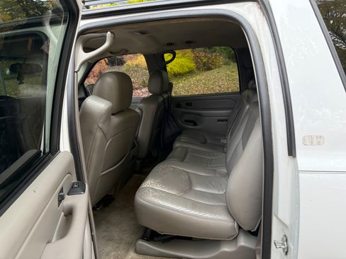 Used 2004 GMC Yukon XL SLT w/ Preferred Equipment Group image 4