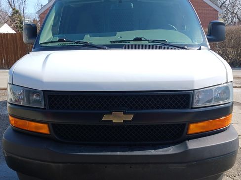 Used 2018 Chevrolet Express 2500 w/ Driver Convenience Package image 4