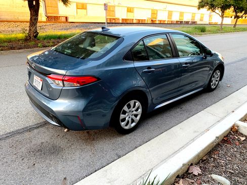 Used 2020 Toyota Corolla LE image 6