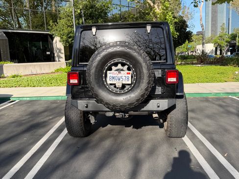 Used 2019 Jeep Wrangler Unlimited Rubicon AWD/4WD image 4