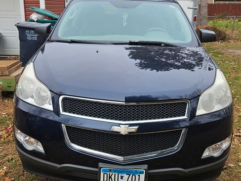 Used 2011 Chevrolet Traverse LS image 2