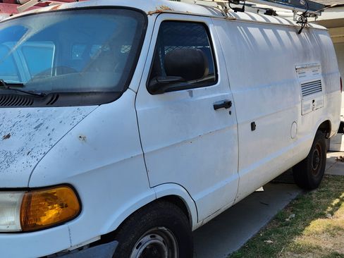 Used 1998 Dodge B3500 Van image 24