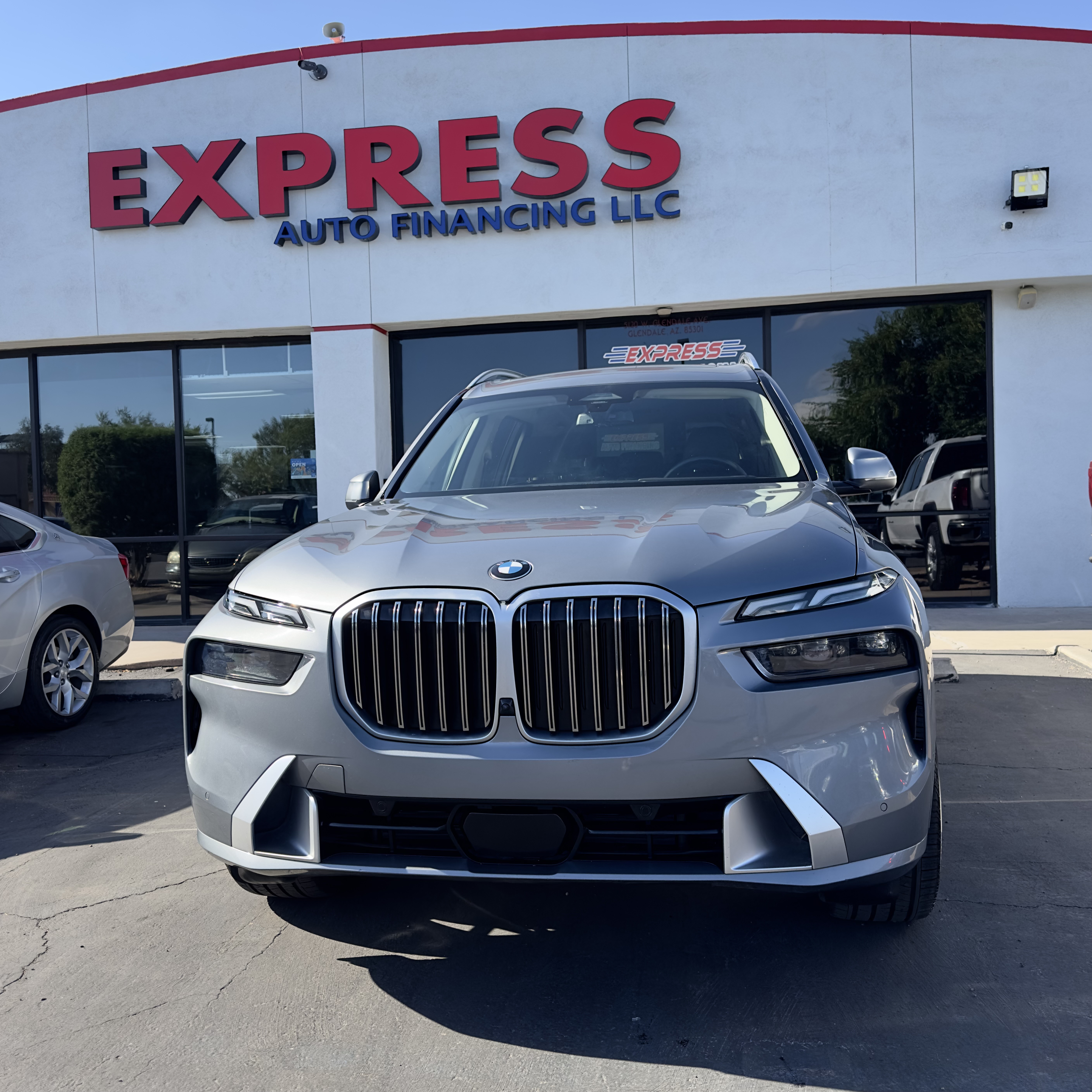 Used 2023 BMW X7 xDrive40i w/ Premium Package AWD/4WD image 2