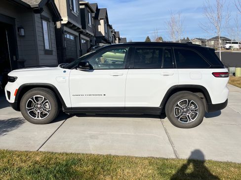 Used 2022 Jeep Grand Cherokee Trailhawk w/ Advanced Protech Group II image 2