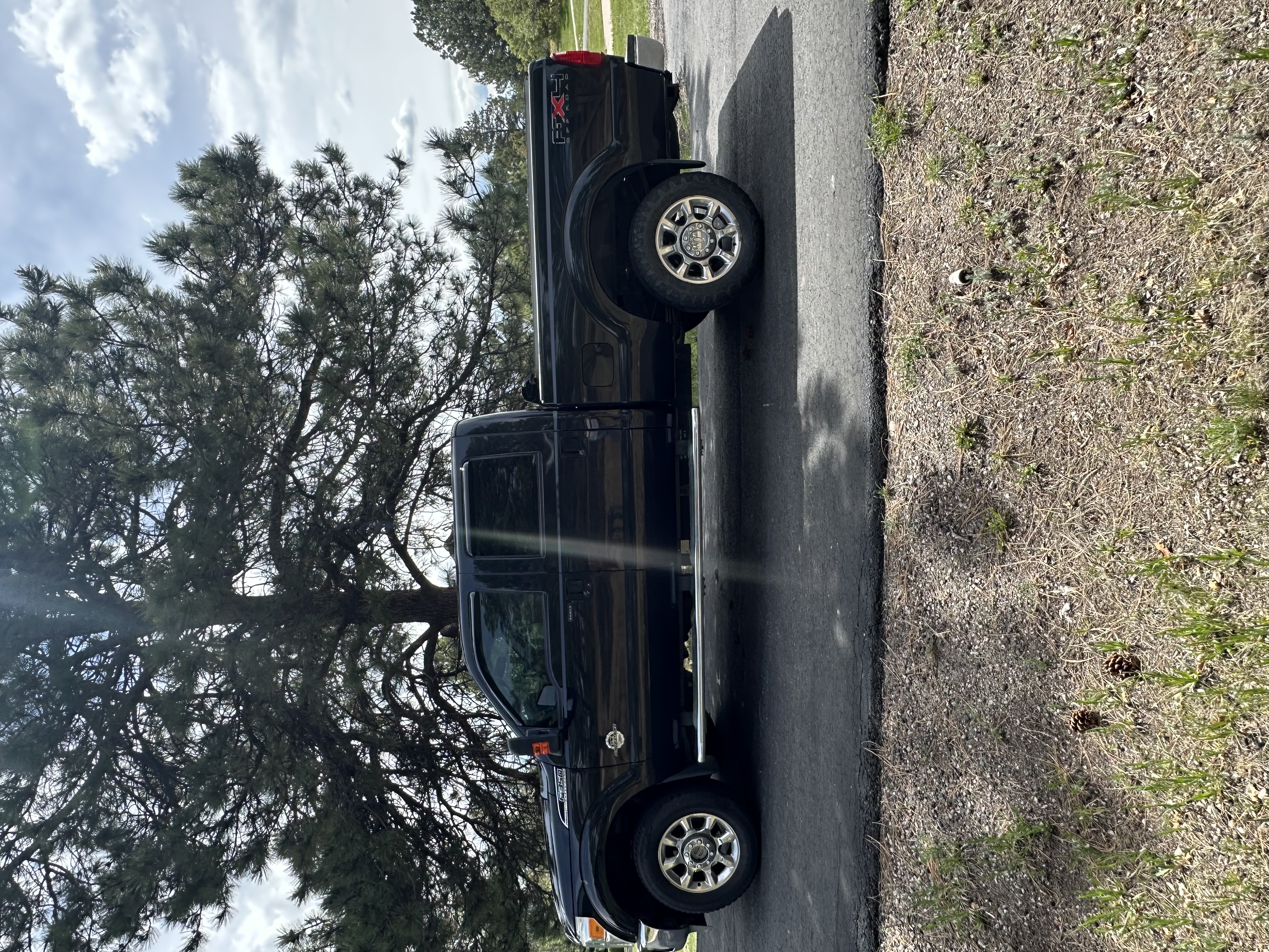 Used 2011 Ford F350 Lariat w/ Lariat Ultimate Pkg AWD/4WD image 2