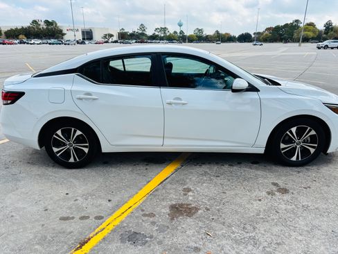Used 2021 Nissan Sentra SV image 6