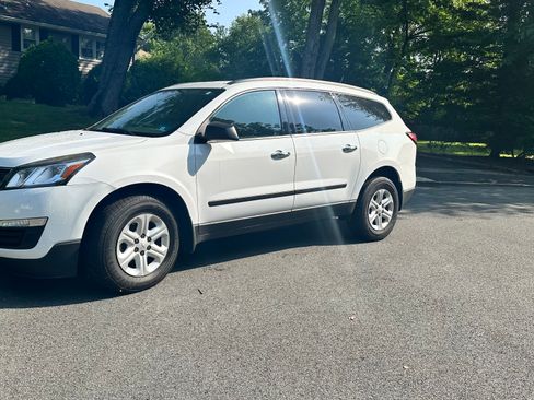 Used 2016 Chevrolet Traverse LS FWD image 1