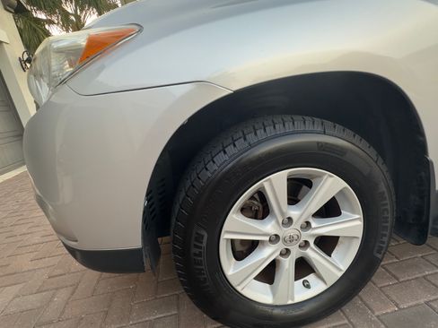 Used 2013 Toyota Highlander Plus image 11