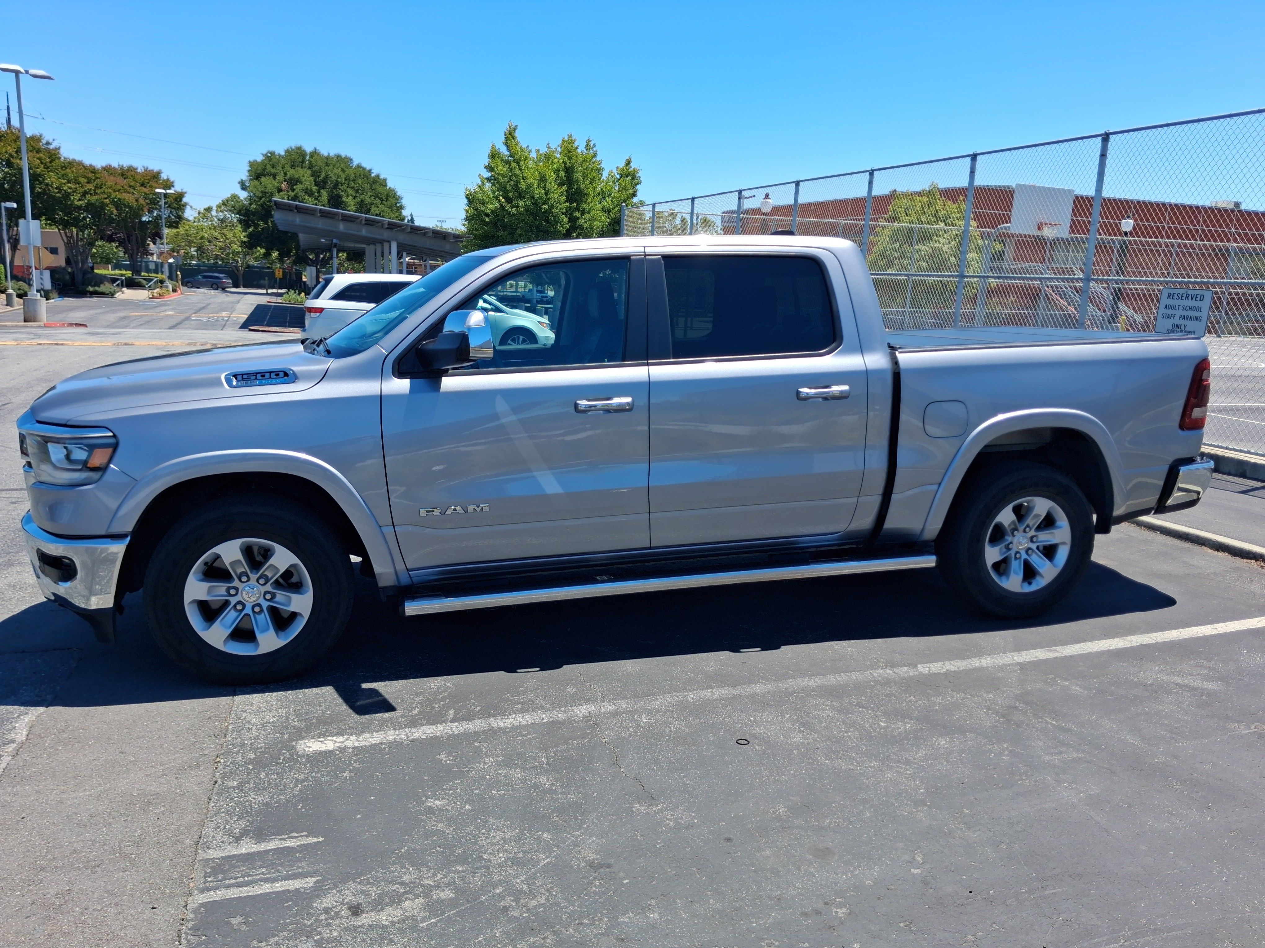 Used 2022 RAM 1500 Laramie AWD/4WD image 4