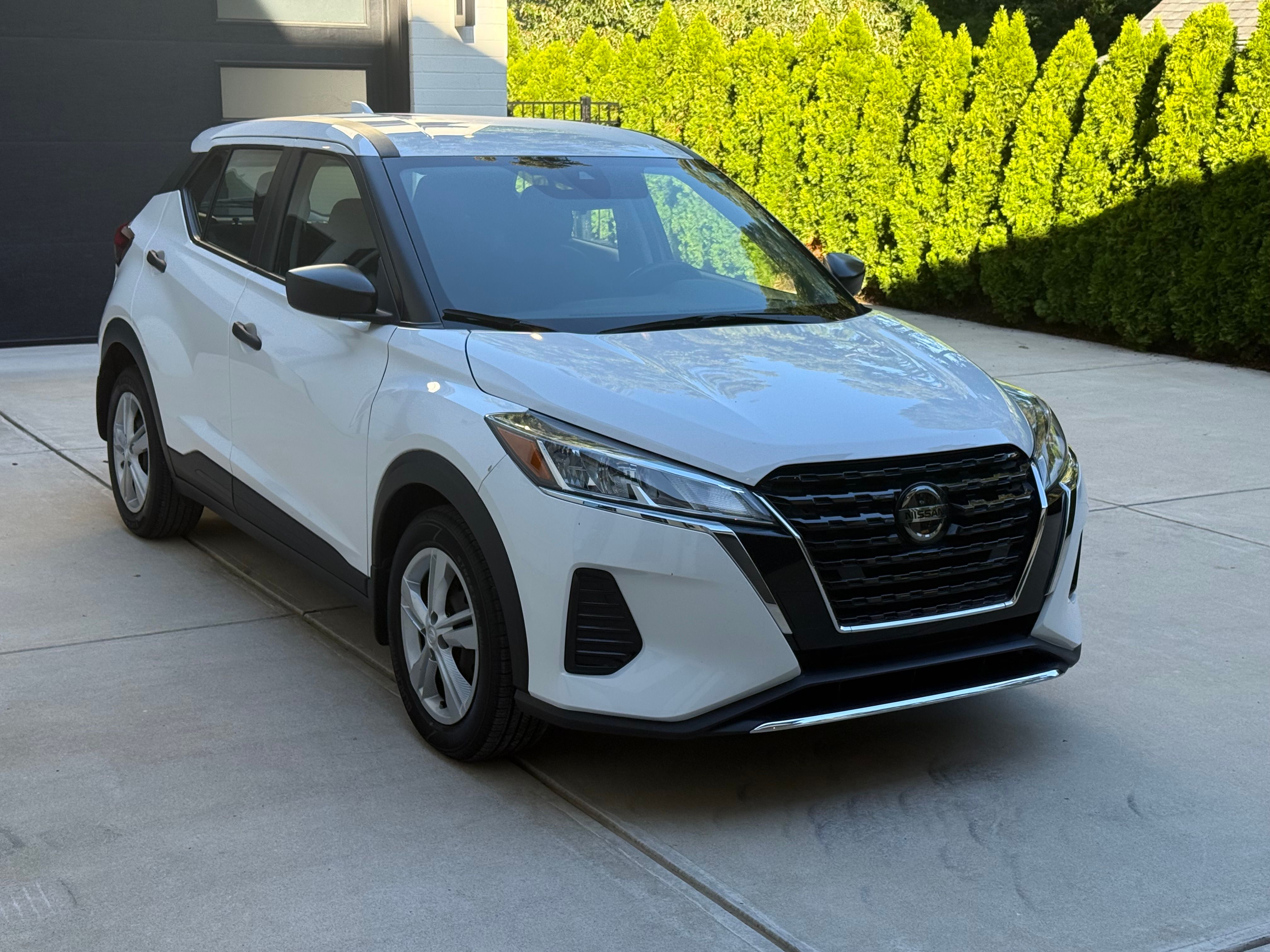 Used 2021 Nissan Kicks S FWD image 2