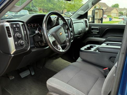 Used 2017 Chevrolet Silverado 2500 LT AWD/4WD image 14