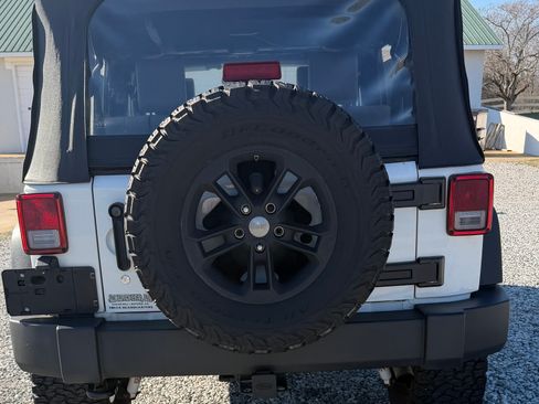 Used 2010 Jeep Wrangler Unlimited Sport image 16