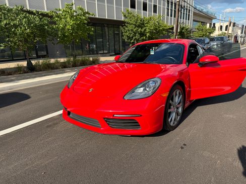 Used 2018 Porsche 718 Cayman RWD image 4