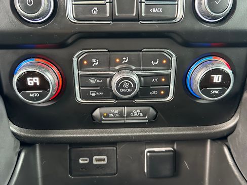 Used 2022 Chevrolet Tahoe 2WD w/ Remote Keyless Entry Package image 11