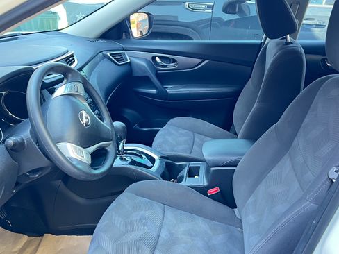 Used 2016 Nissan Rogue SV image 6