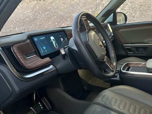Used 2023 Rivian R1S Adventure AWD/4WD image 8