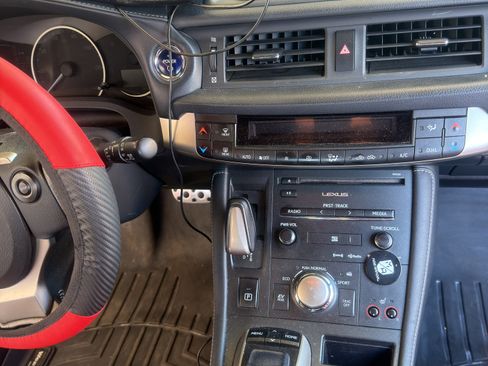 Used 2017 Lexus CT 200h w/ Navigation System Package FWD image 11