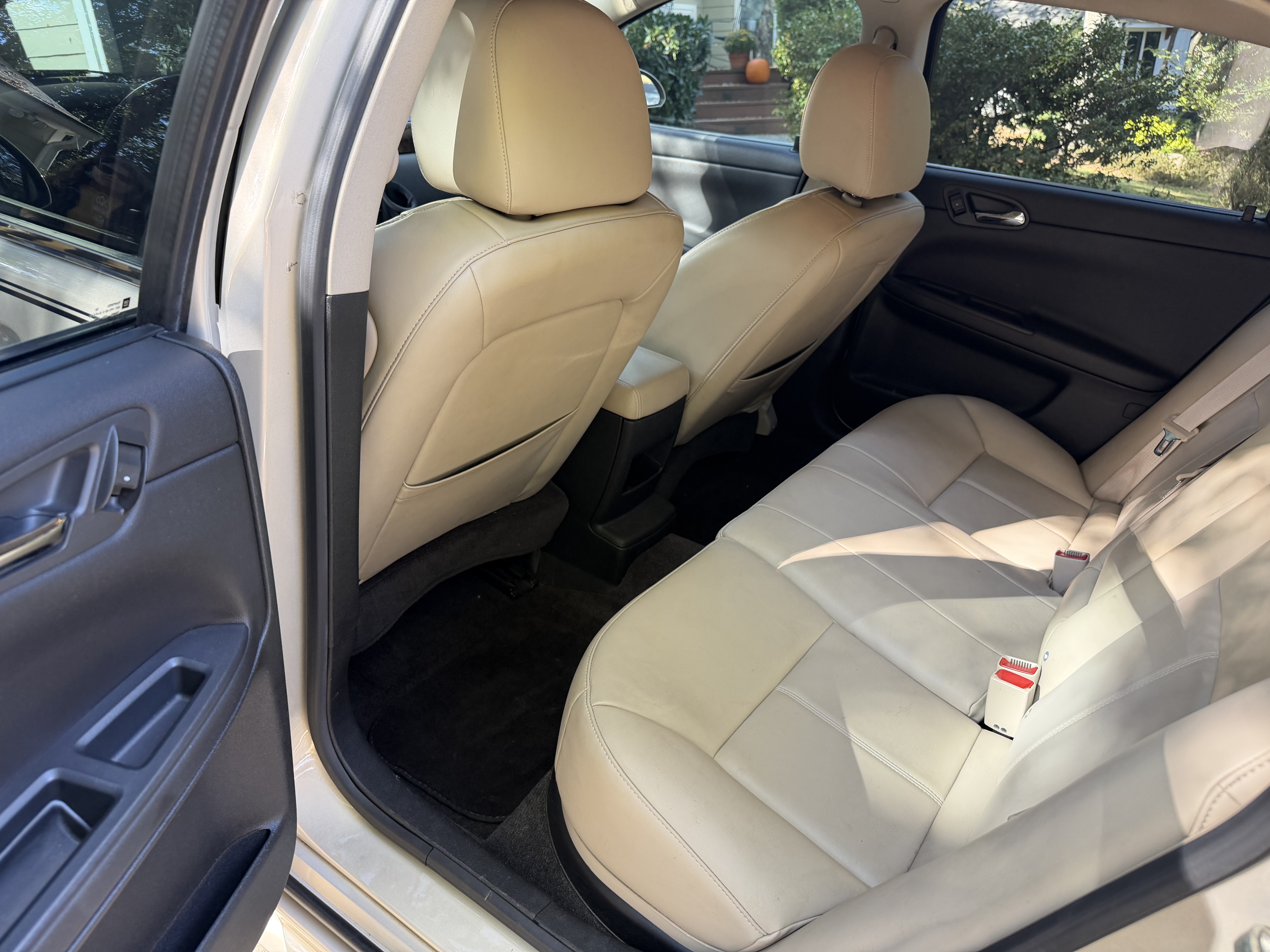 Used 2012 Chevrolet Impala LTZ FWD image 6