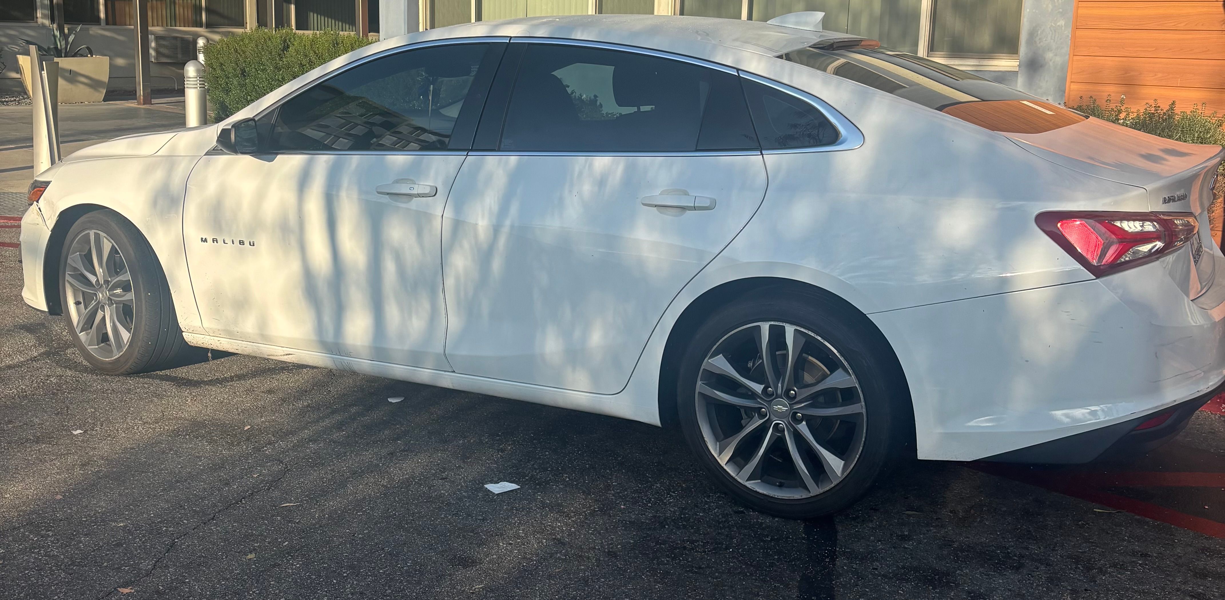 Used 2021 Chevrolet Malibu LT FWD image 4