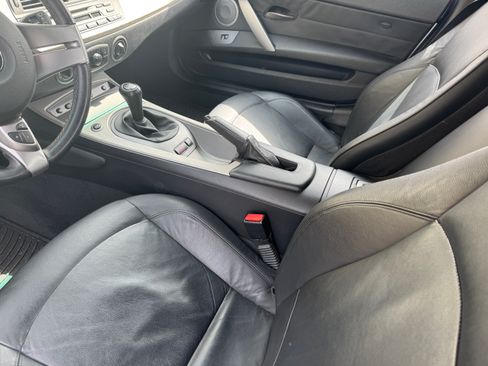 Used 2004 BMW Z4 2.5i image 6