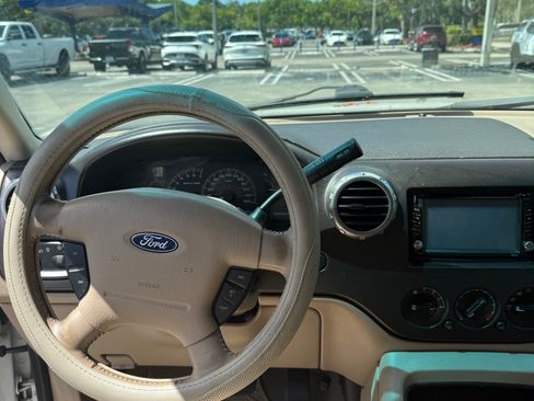 Used 2003 Ford Expedition XLT RWD image 9