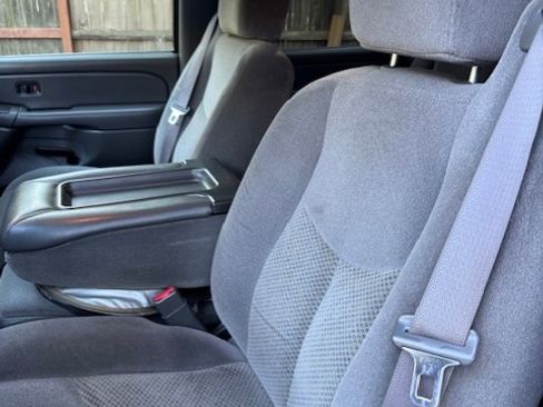 Used 2005 Chevrolet Silverado 2500 LS w/ Heavy-Duty Power Package image 15