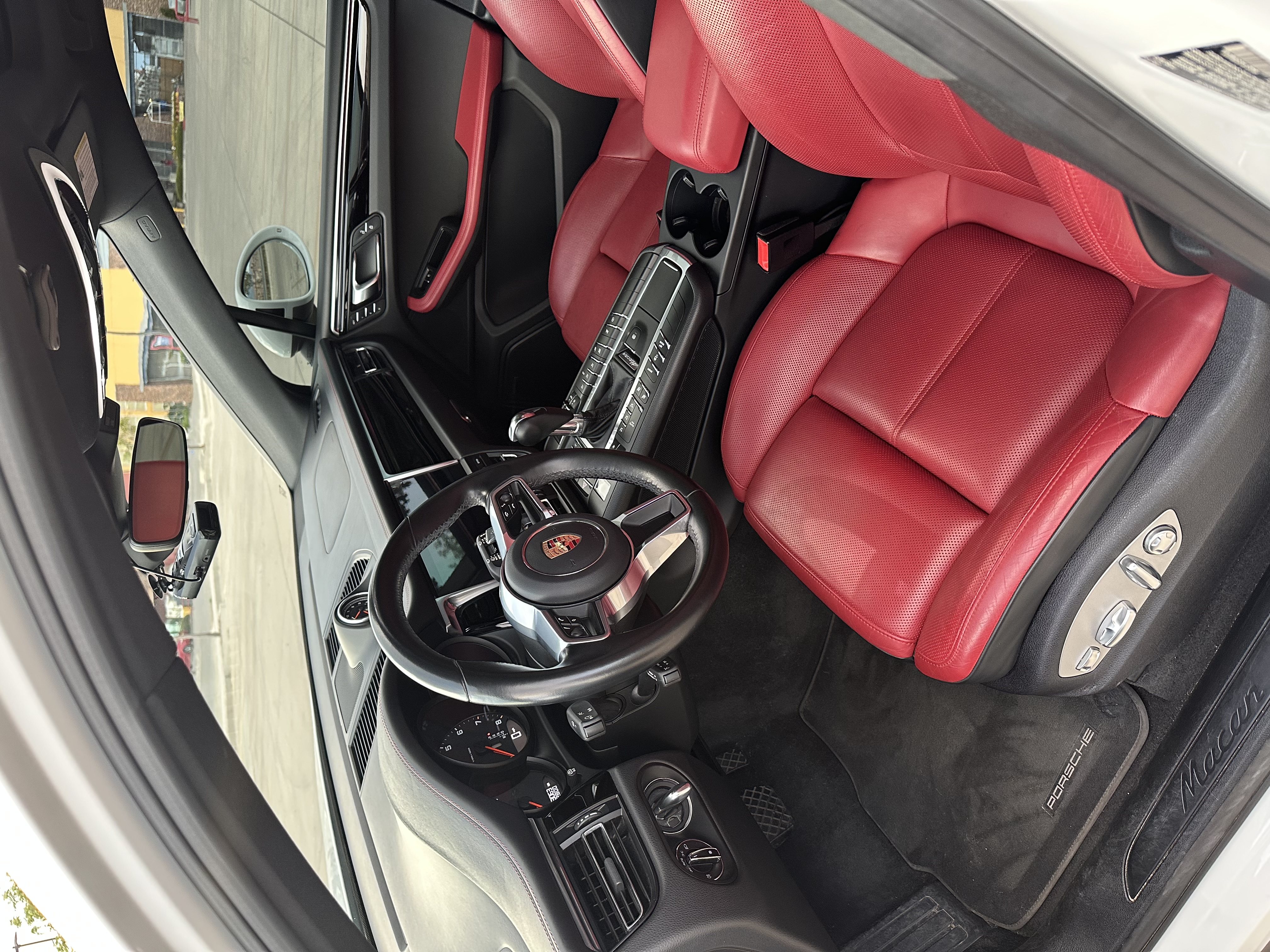 Used 2020 Porsche Macan AWD/4WD image 11