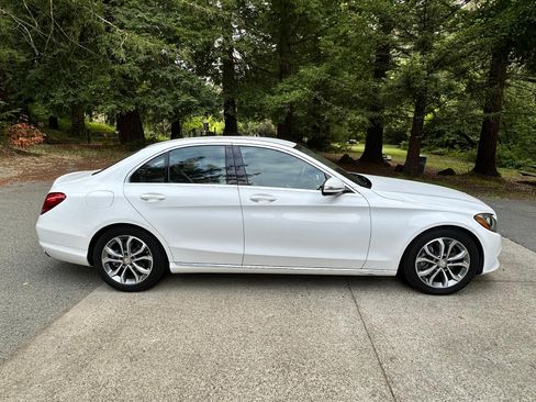 Used 2015 Mercedes-Benz C 300 Sedan image 2