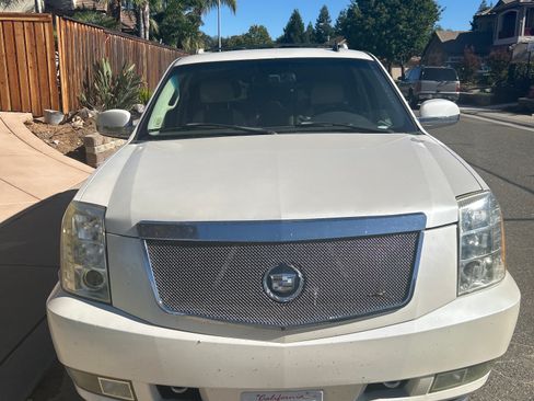 Used 2007 Cadillac Escalade AWD w/ Information Package image 1