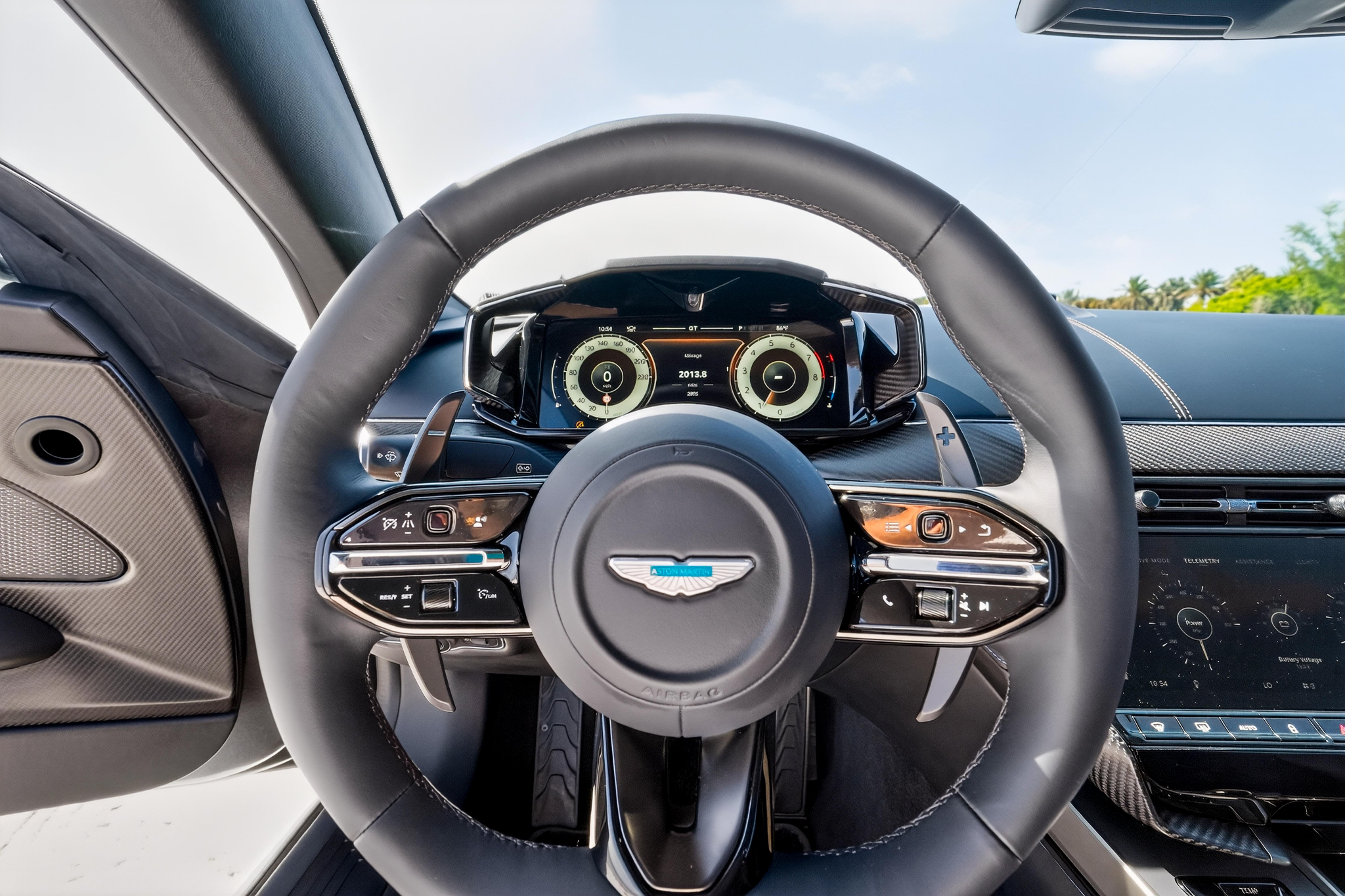 Used 2025 Aston Martin Vanquish RWD image 14