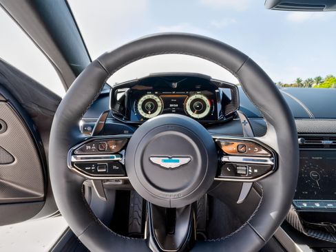 Used 2025 Aston Martin Vanquish RWD image 14