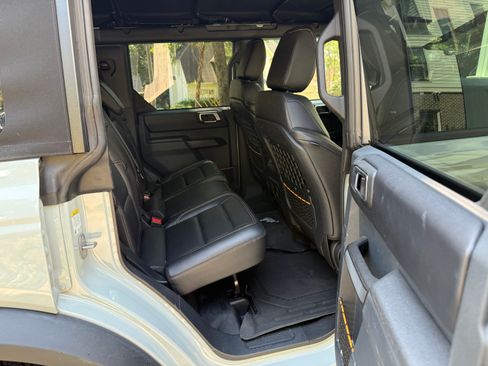 Used 2024 Ford Bronco Badlands image 9