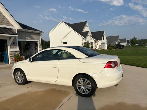 Used 2008 Volkswagen Eos 2.0T FWD image 4
