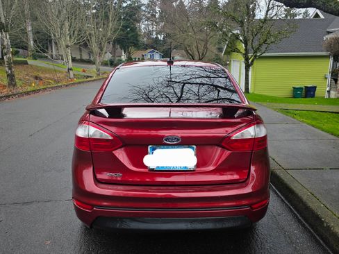 Used 2016 Ford Fiesta SE image 2