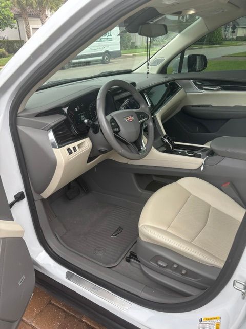 Used 2023 Cadillac XT6 Premium Luxury FWD image 6