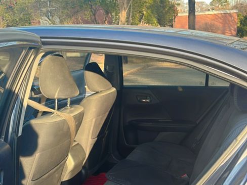 Used 2017 Honda Accord LX image 9