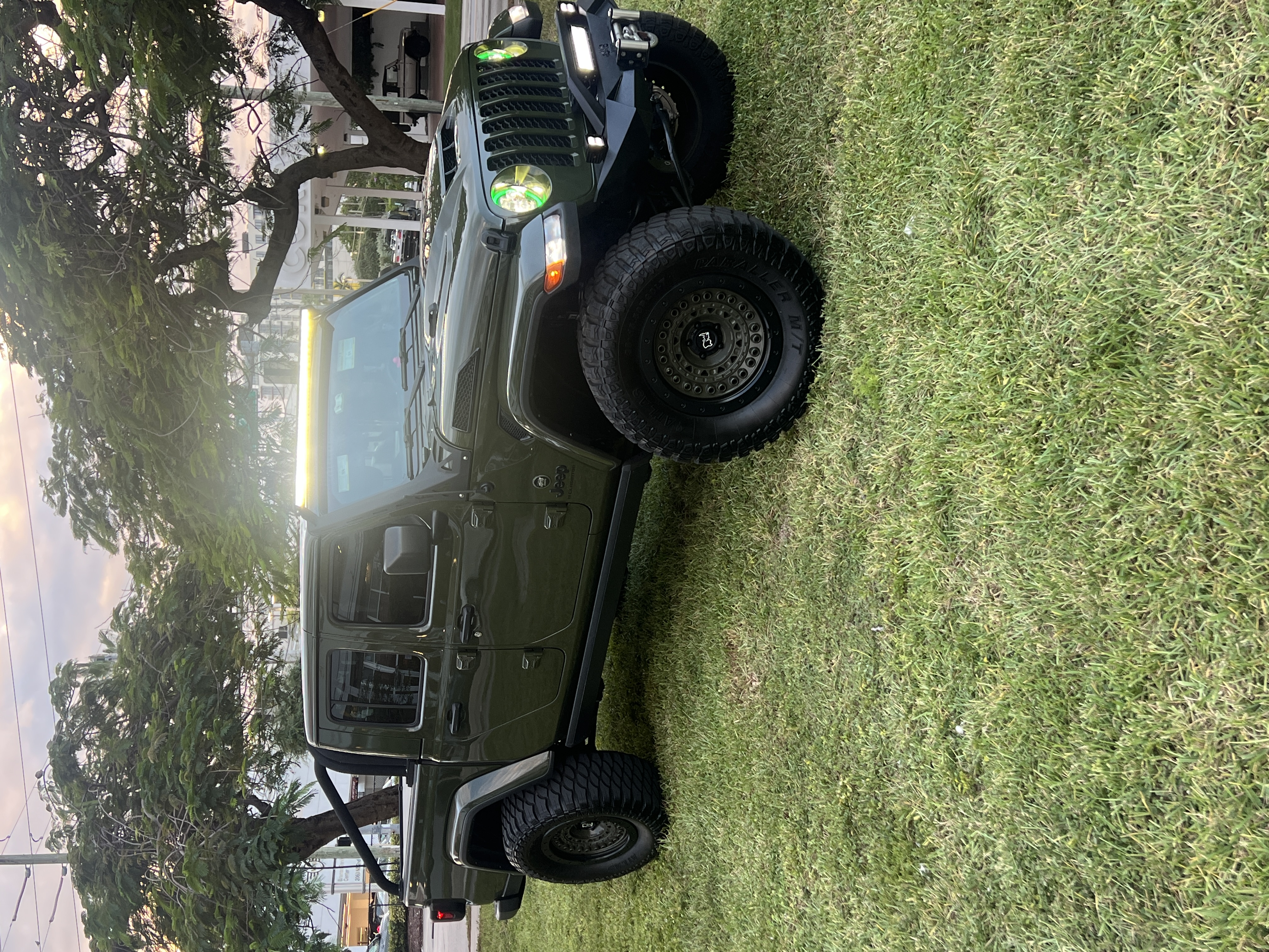 Used 2023 Jeep Gladiator Sport AWD/4WD image 23