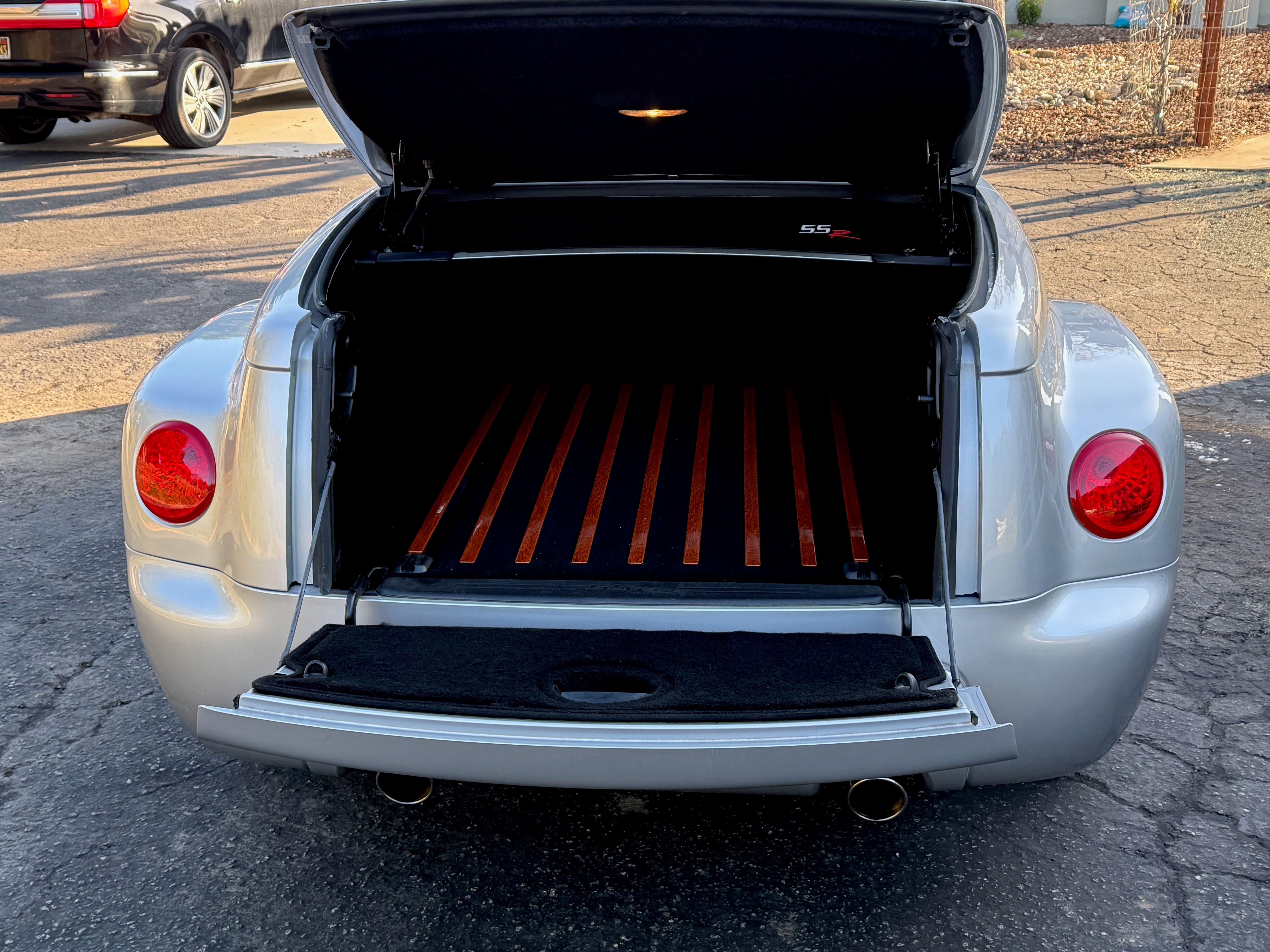 Used 2005 Chevrolet SSR w/ Preferred Equipment Group RWD image 12