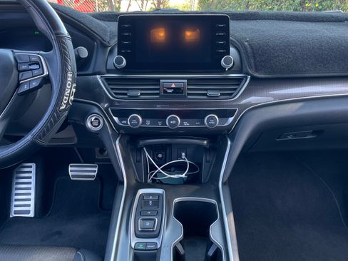 Used 2019 Honda Accord Sport image 9