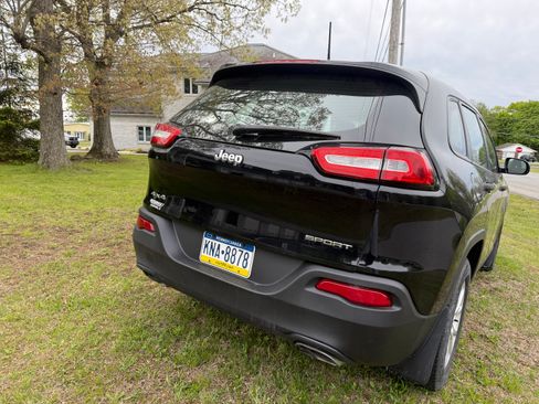 Used 2017 Jeep Cherokee Sport AWD/4WD image 13